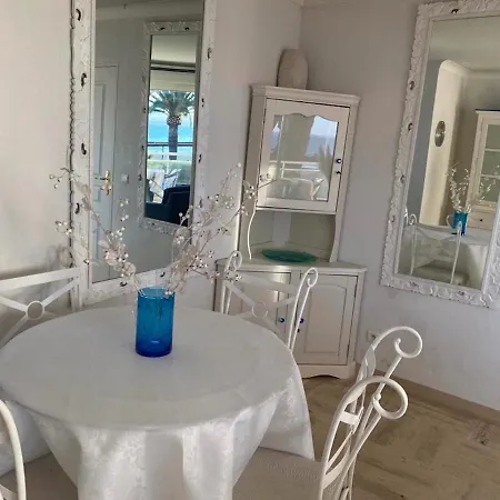Appartement Sur La Plage, Le Royal Beach Saint-Laurent-du-Var Exterior foto