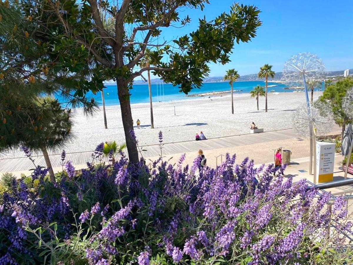 Sur La Plage, Le Royal Saint-Laurent-du-Var